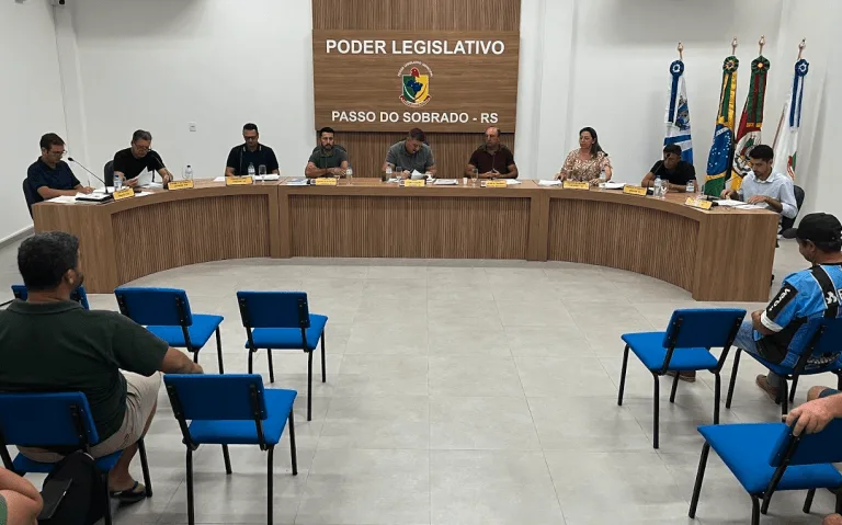 Aprovados os primeiros projetos de lei de 2025 em sessão extraordinária