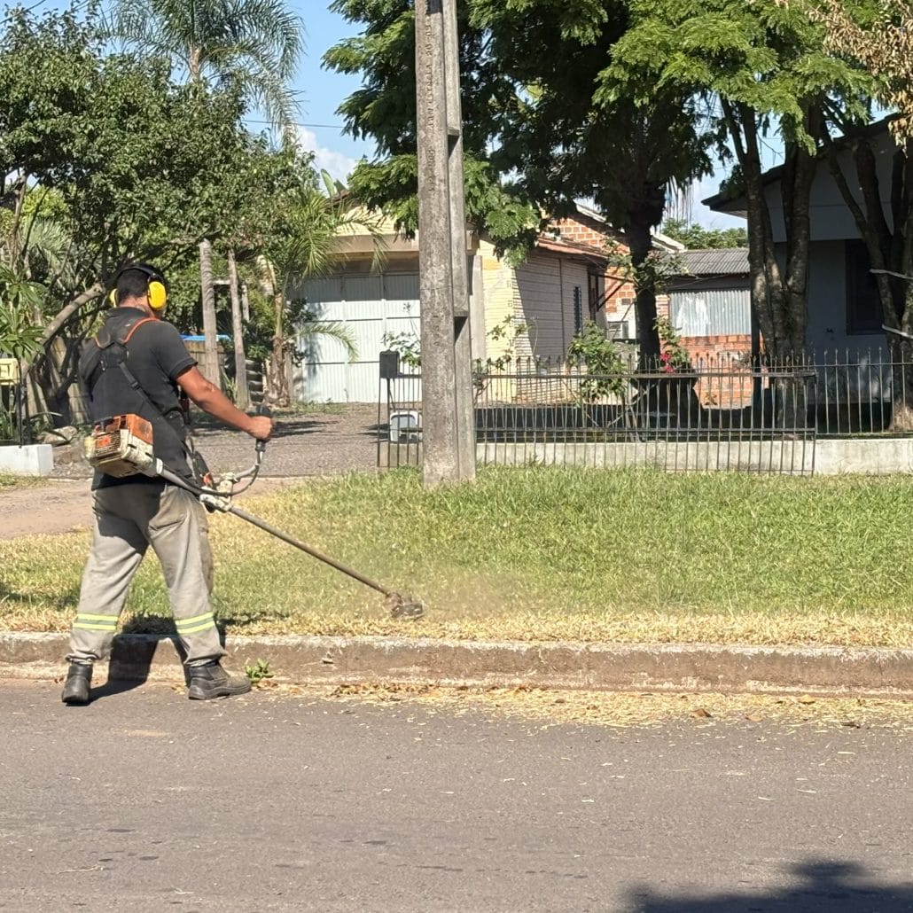 ADMINISTRAÇÃO MUNICIPAL REALIZA LIMPEZA E ROÇADAS PARA VALORIZAÇÃO DE ÁREAS PÚBLICAS 4 ADMINISTRAÇÃO MUNICIPAL REALIZA LIMPEZA E ROÇADAS PARA VALORIZAÇÃO DE ÁREAS PÚBLICAS