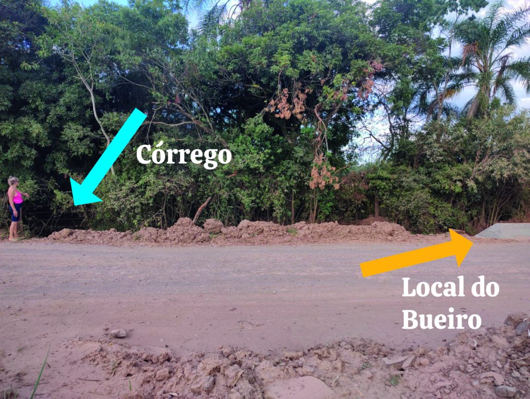 Proprietária de terras contesta local que bueiro foi construído 4 Proprietária de terras contesta local que bueiro foi construído