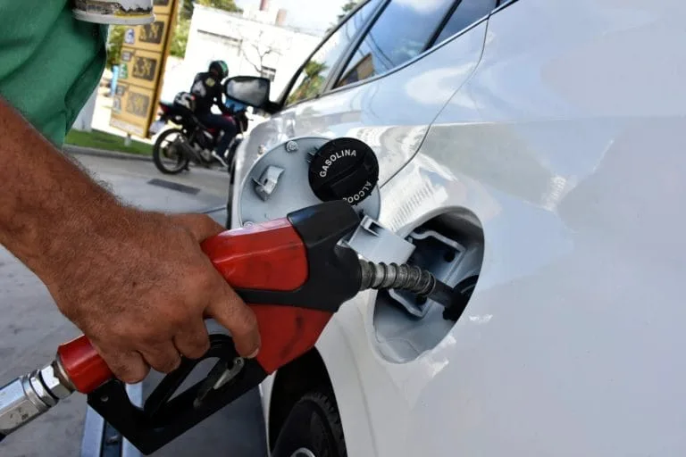 Gasolina e diesel ficarão mais caros a partir deste sábado, dia 1º, com aumento do ICMS