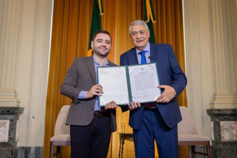 Deputado Adolfo Brito, assume a função de governador do Estado do RS