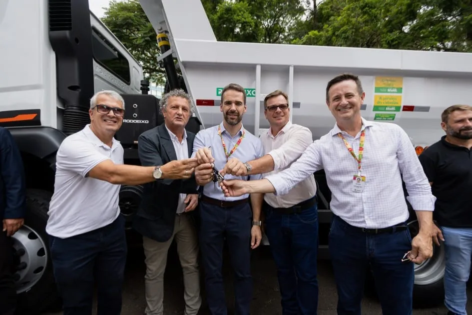 Eduardo Leite entrega 68 veículos para as secretarias da Saúde e da Agricultura na sexta-feira,14