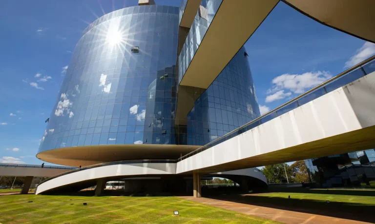 PGR: Bolsonaro liderou “longa construção criminosa”