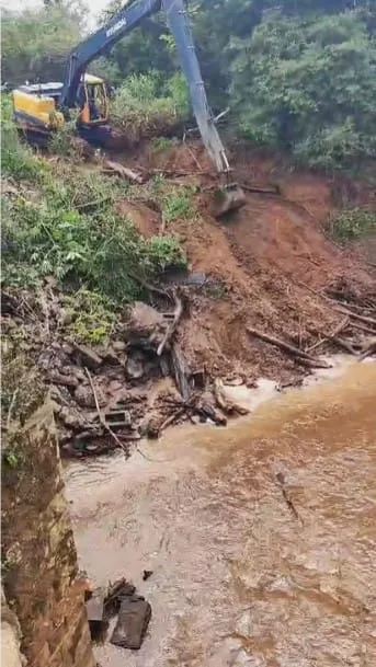 Força-tarefa atua na desobstrução de pontes no interior do município