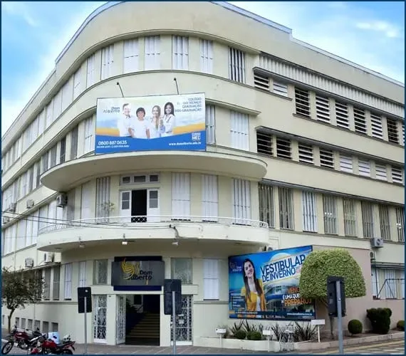 Alunos da Faculdade Dom Alberto são surpreendidos com o cancelamento de cursos de graduação