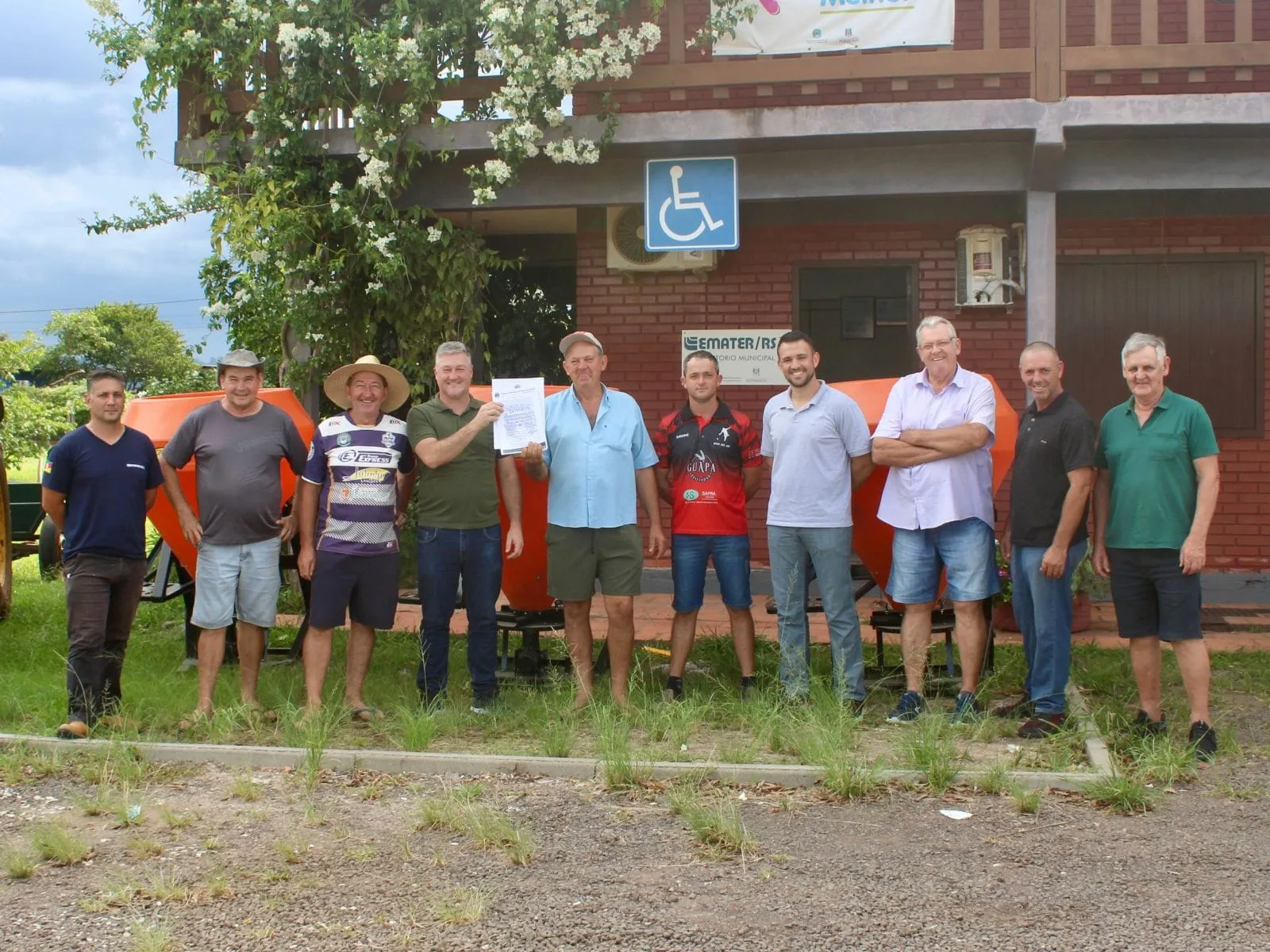 Entrega de Implementos Reforça Apoio à Bacia Leiteira de Passo do Sobrado