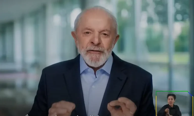 Lula anuncia pagamento do Pé-de-Meia nesta terça e gratuidade de todos remédios da Farmácia Popular