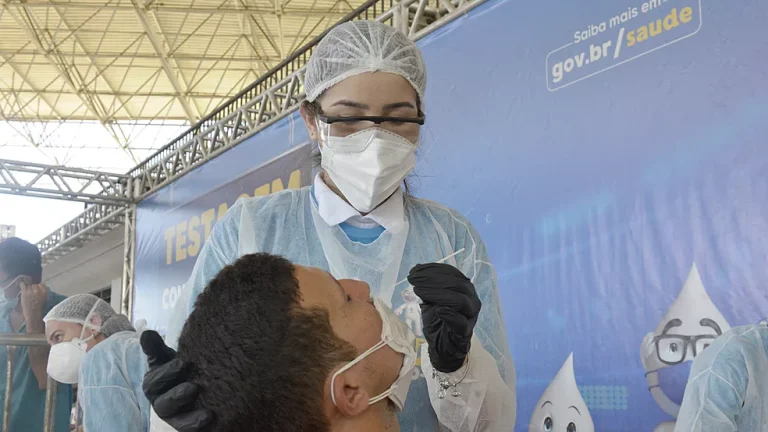 Covid 19:
Municípios do interior registraram 68 mil casos em 2025; doença volta a preocupar gestores