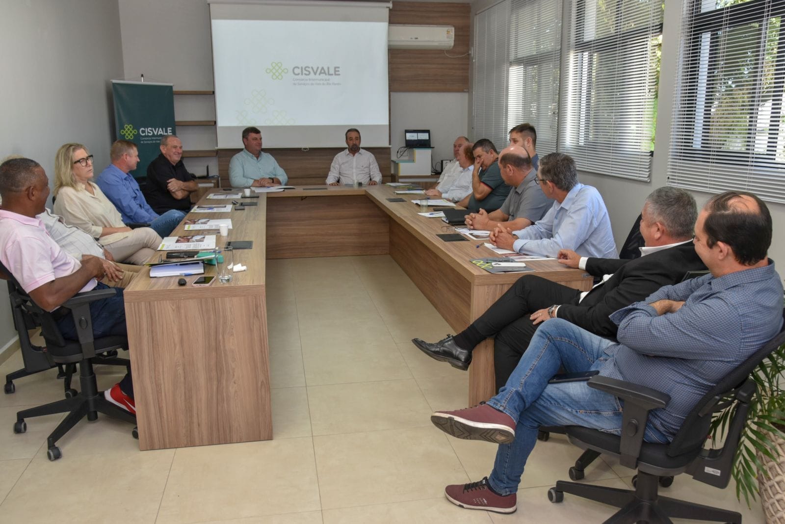 Em reunião do Cisvale, Sérgio Moraes pede mobilização conjunta de prefeitos para reduzir filas na saúde