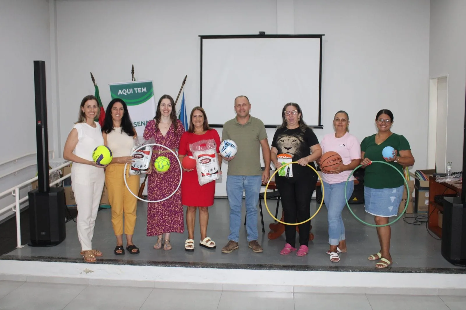 ESCOLAS MUNICIPAIS RECEBEM NOVOS MATERIAIS ESPORTIVOS ADQUIRIDOS PELO PROTEJA