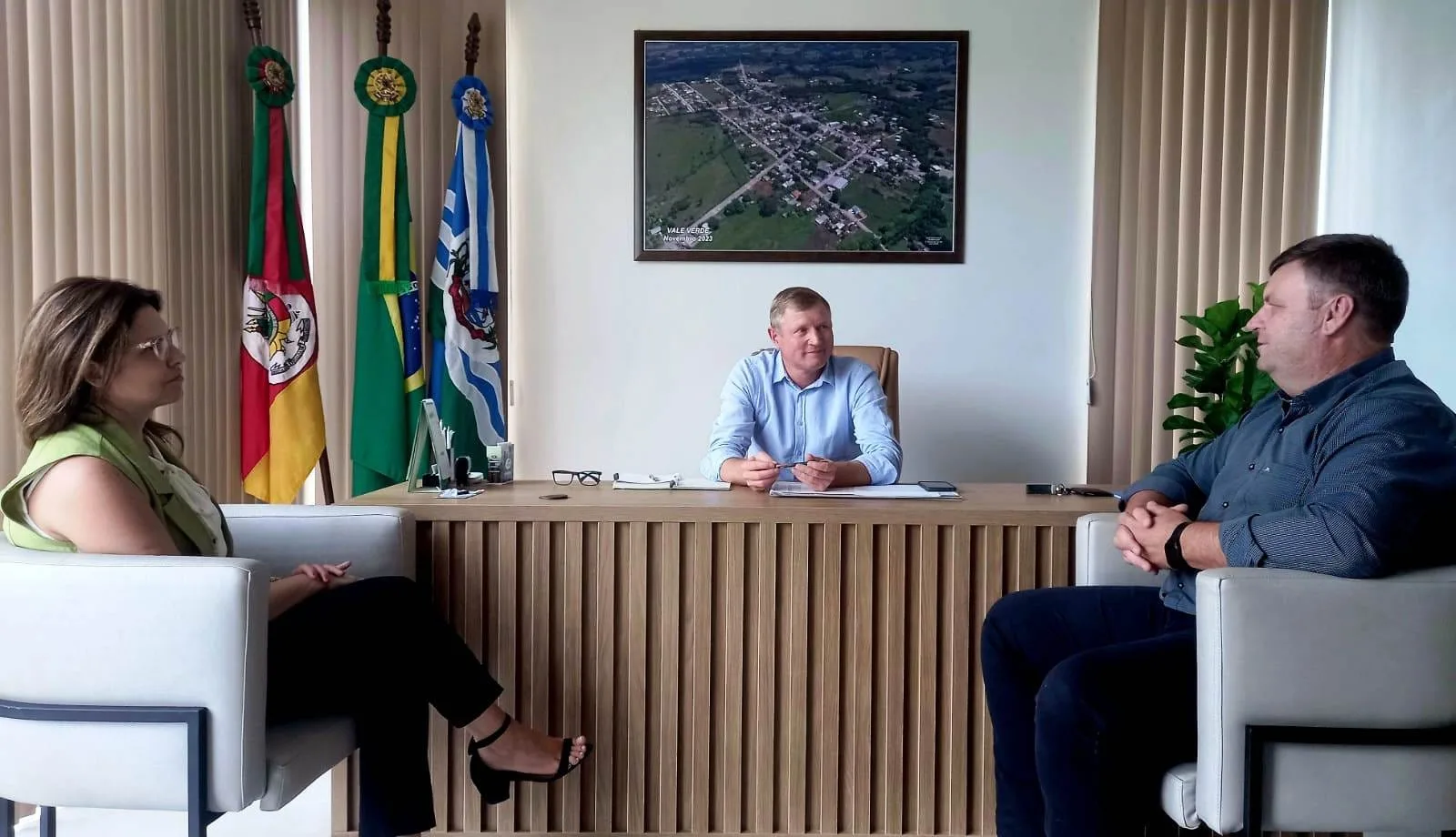 Prefeito de Vale Verde recebe visita do presidente do Cisvale