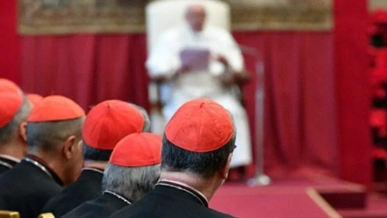 Conclave para eleger sucessor de Francisco começará em 7 de maio