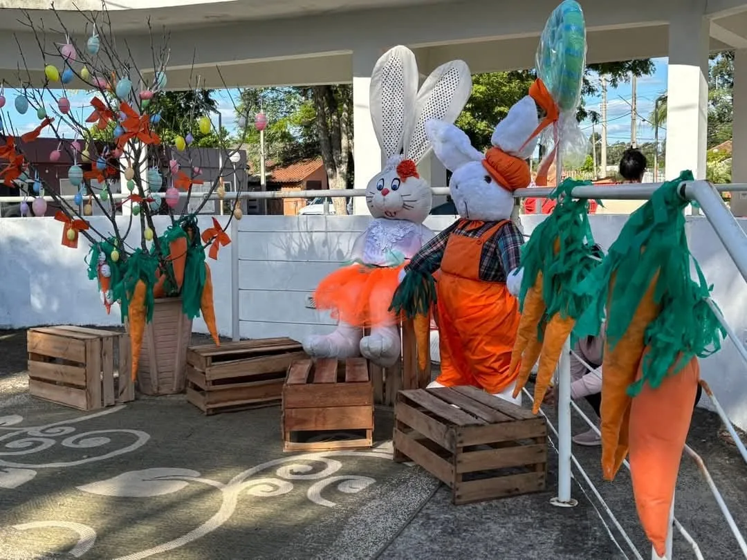 Praça da Emancipação recebe ornamentação de Páscoa