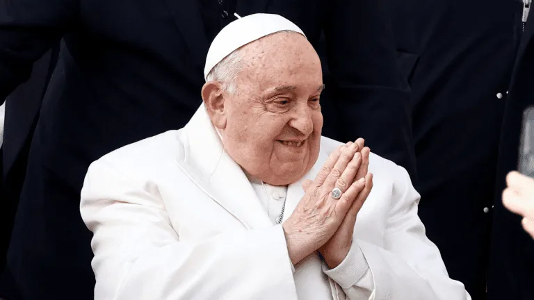 Morre o Papa Francisco aos 88 anos: “Retornou à casa do Pai”, anuncia Vaticano