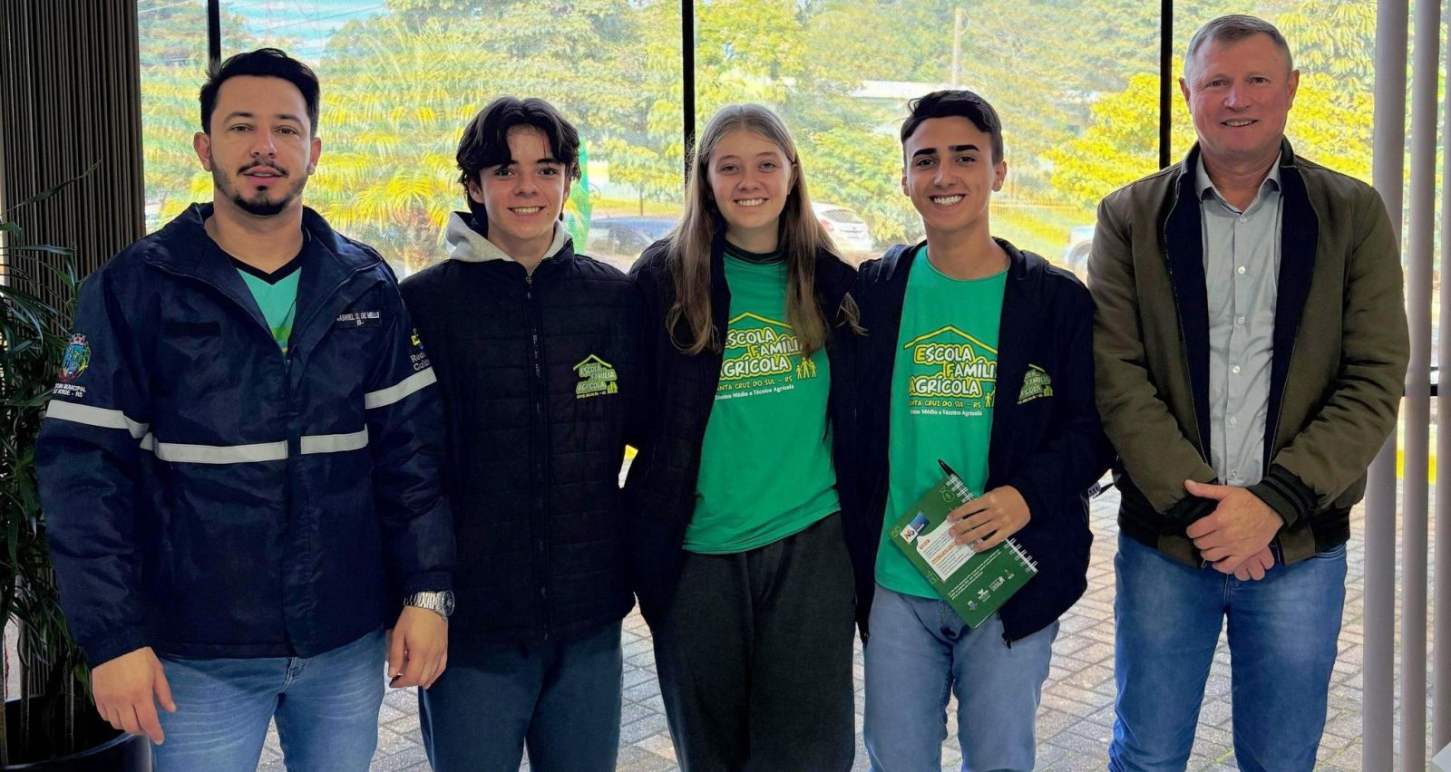 Alunos da EFASC de Santa Cruz do Sul visitam gabinete municipal e debatem temas locais