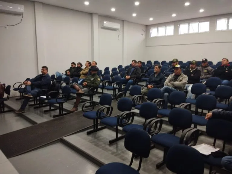 Curso sobre boas práticas agrícolas reúne produtores em Passo do Sobrado