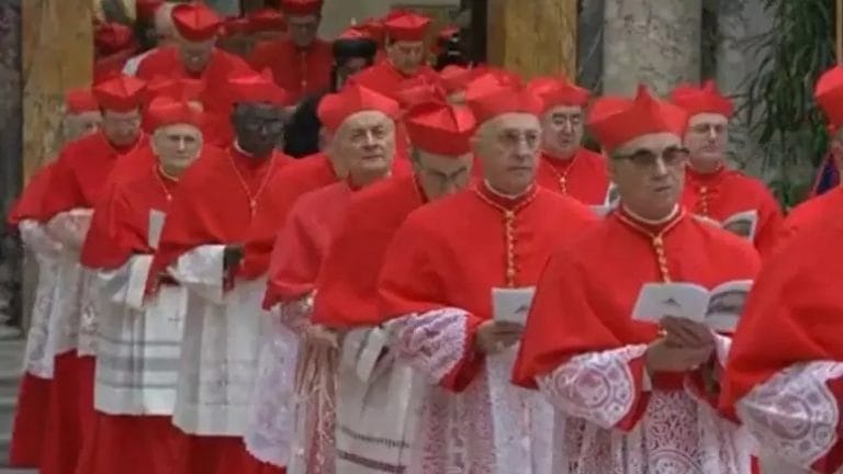 Sucessão de Francisco: Conclave começa dia 7 com expectativa de escolha rápida do novo papa