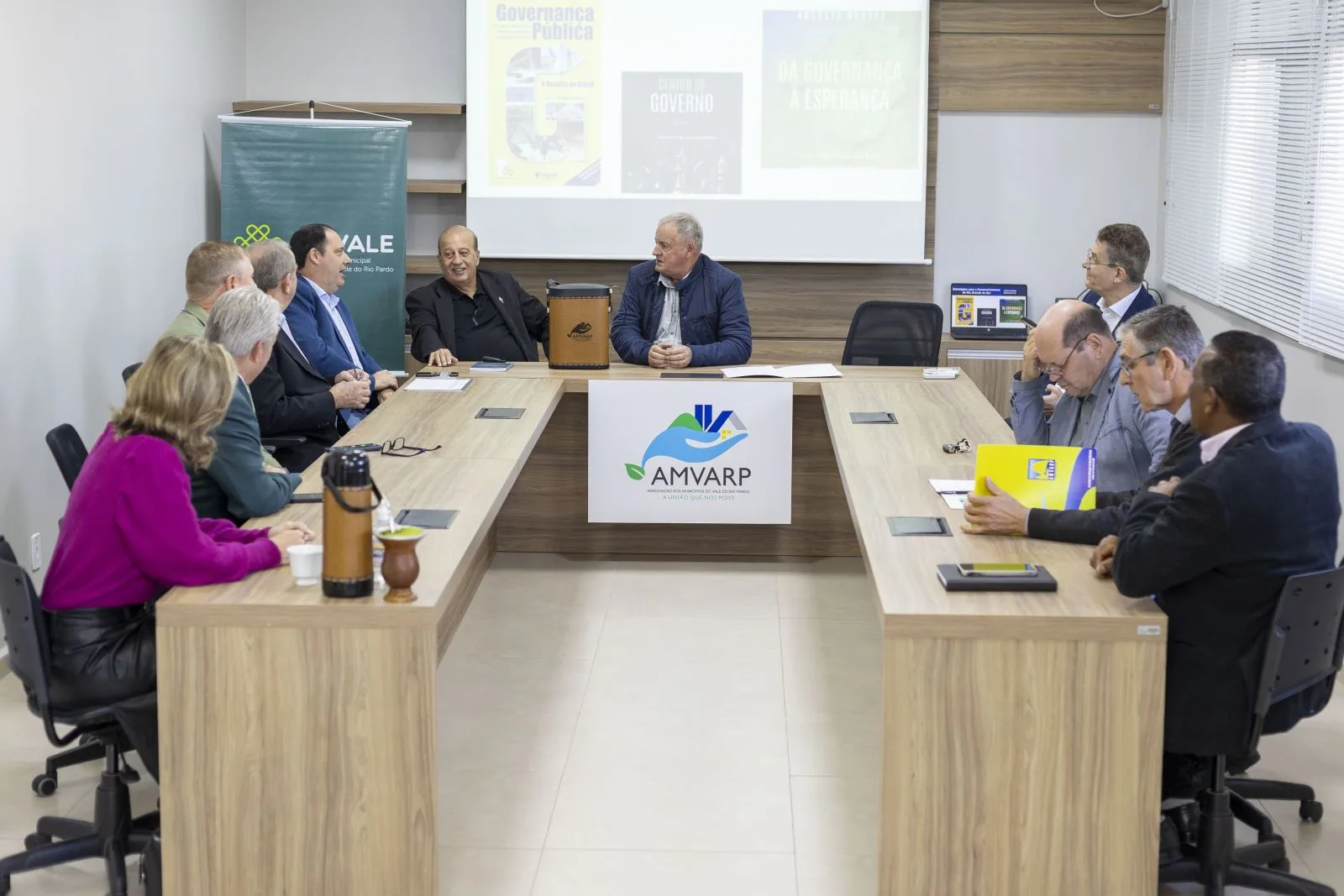 Relator do TCU verifica com a Amvarp situação dos municípios