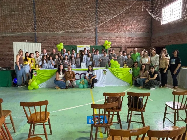 POSSE DA NOVA DIRETORIA DA COOPERATIVA FEITO A MÃOS NA EMEF JOSÉ DE ANCHIETA