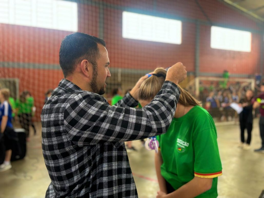 EMOÇÃO, SUPERAÇÃO E MUITO TRABALHO EM EQUIPE MARCARAM A ETAPA MUNICIPAL DO JERGS – VÔLEI!