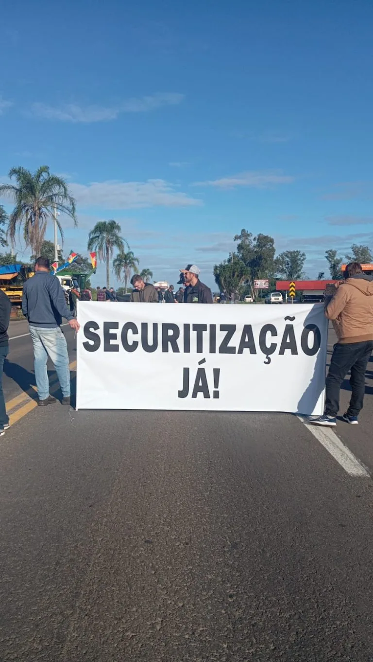 PARE E SIGA: Produtores fazem bloqueio na RSC 287