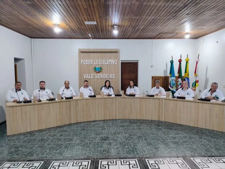 Câmara de Vereadores de Vale Verde aprova por
unanimidade projeto que regulamenta moções de aplauso