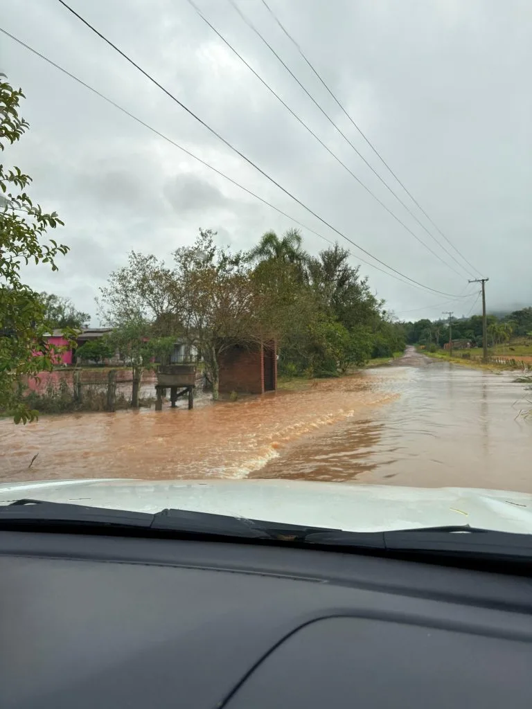 Fortes chuvas causam interrupções parciais em dois pontos do interior de Vale Verde