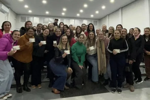 RODA DE CONVERSA COM MONITORES
ESCOLARES E EQUIPE GESTORA DAS ESCOLAS