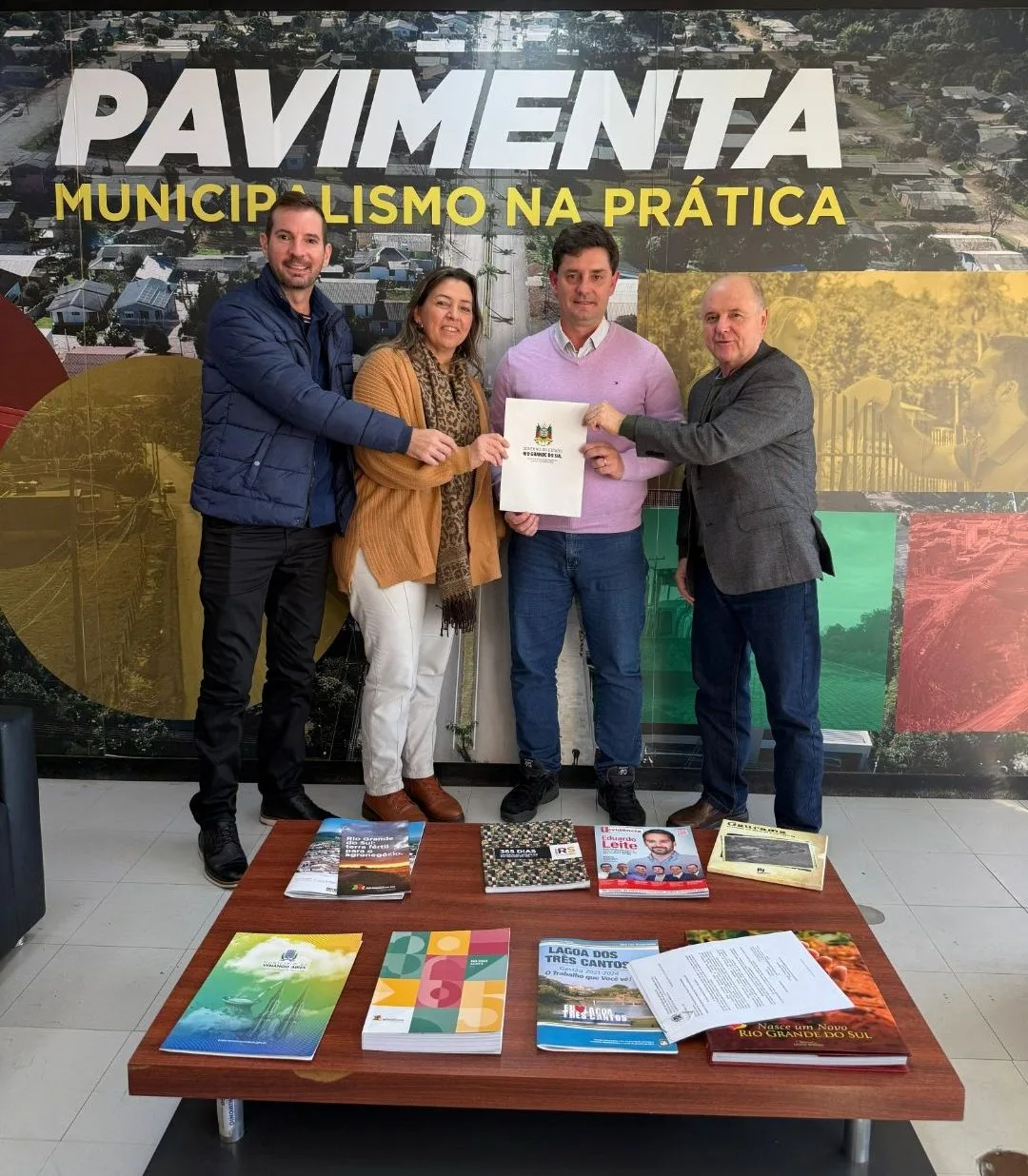 Vereadores de Passo do Sobrado tratam de desassoreamento do arroio em reunião com secretário estadual