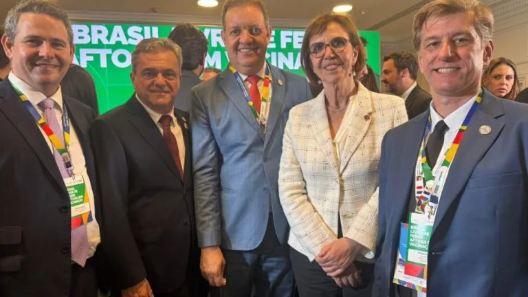 Secretário acompanha comitiva do presidente Lula em Paris na entrega do certificado de zona livre de febre aftosa sem vacinação