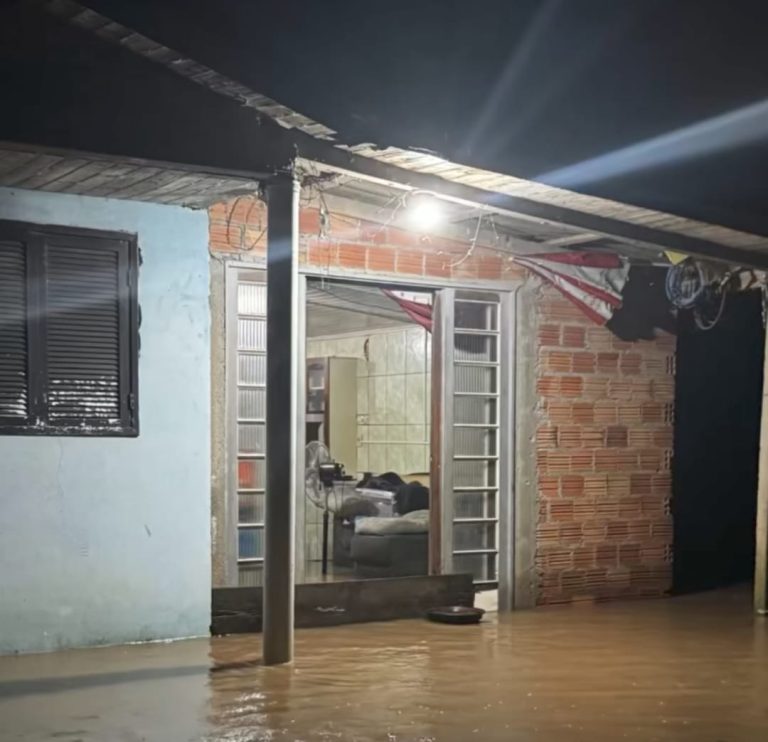 Chuvas no Rio Grande do Sul deixam mais de 4 mil fora de casa e 98 cidades registram estragos