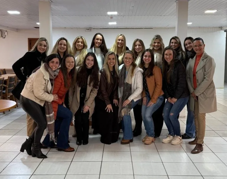 Festa da Alegria: Candidatas à Corte da 40ª Oktoberfest Iniciam Preparação