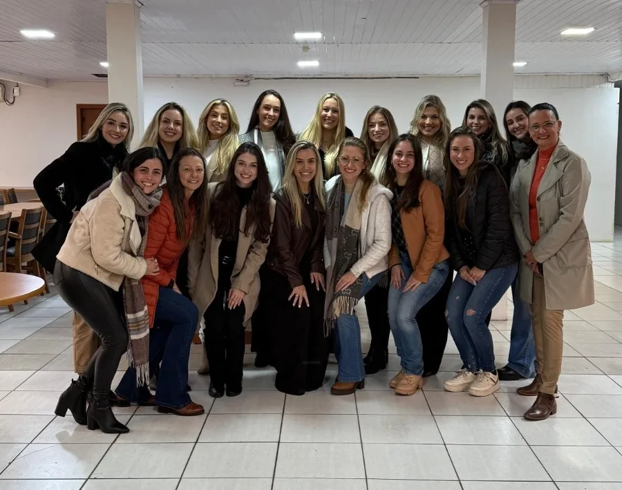 Festa da Alegria: Candidatas à Corte da 40ª Oktoberfest Iniciam Preparação