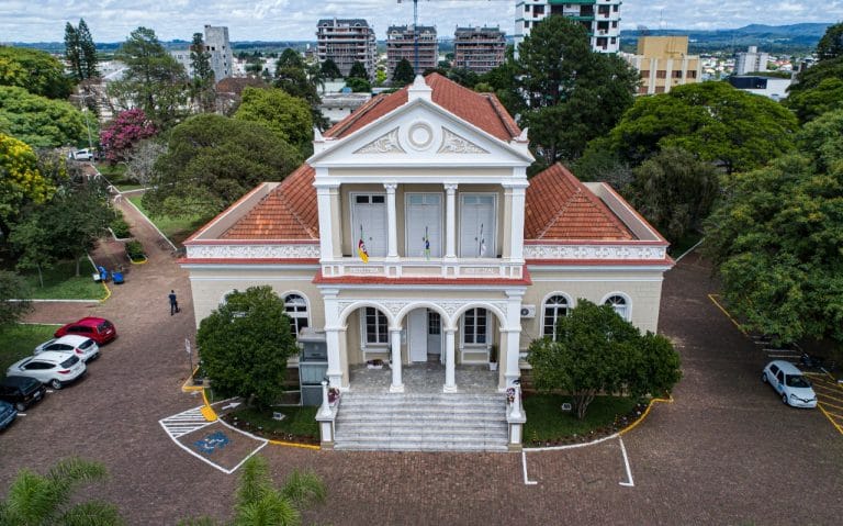 Prefeitura abre processo seletivo para vários cargos
