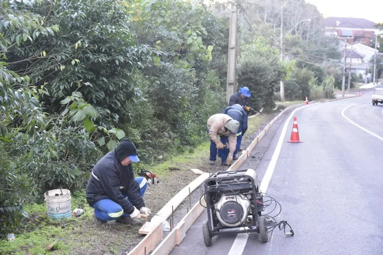 Acesso ao Bairro Belvedere recebe mais intervenções para impedir novos deslizamentos