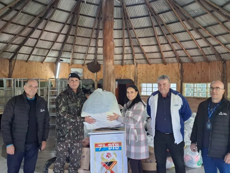 7º BIB repassa 56 mil peças de roupas para a Campanha do Agasalho