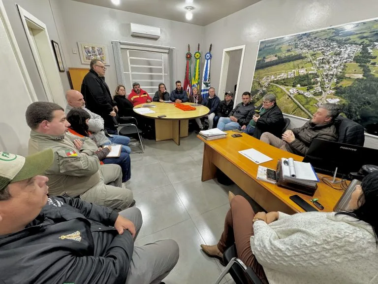 PREFEITO EDGAR ASSINA DECRETO DE EMERGÊNCIA✅