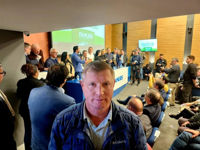 Prefeito Ricardo Froemming participa de mobilização da Famurs em defesa dos agricultores gaúchos