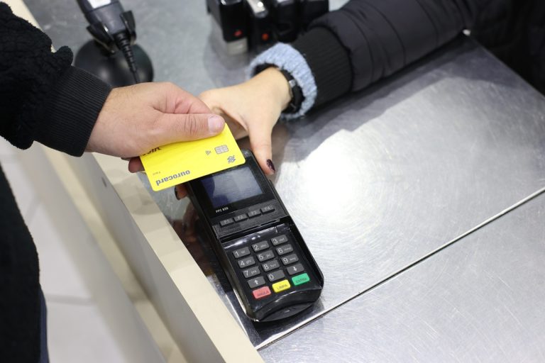 Um a cada três consumidores de Santa Cruz está negativado