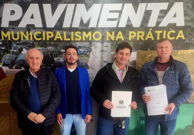 Prefeito e vice protocolam projeto para asfaltamento de mais três ruas em Vale Verde