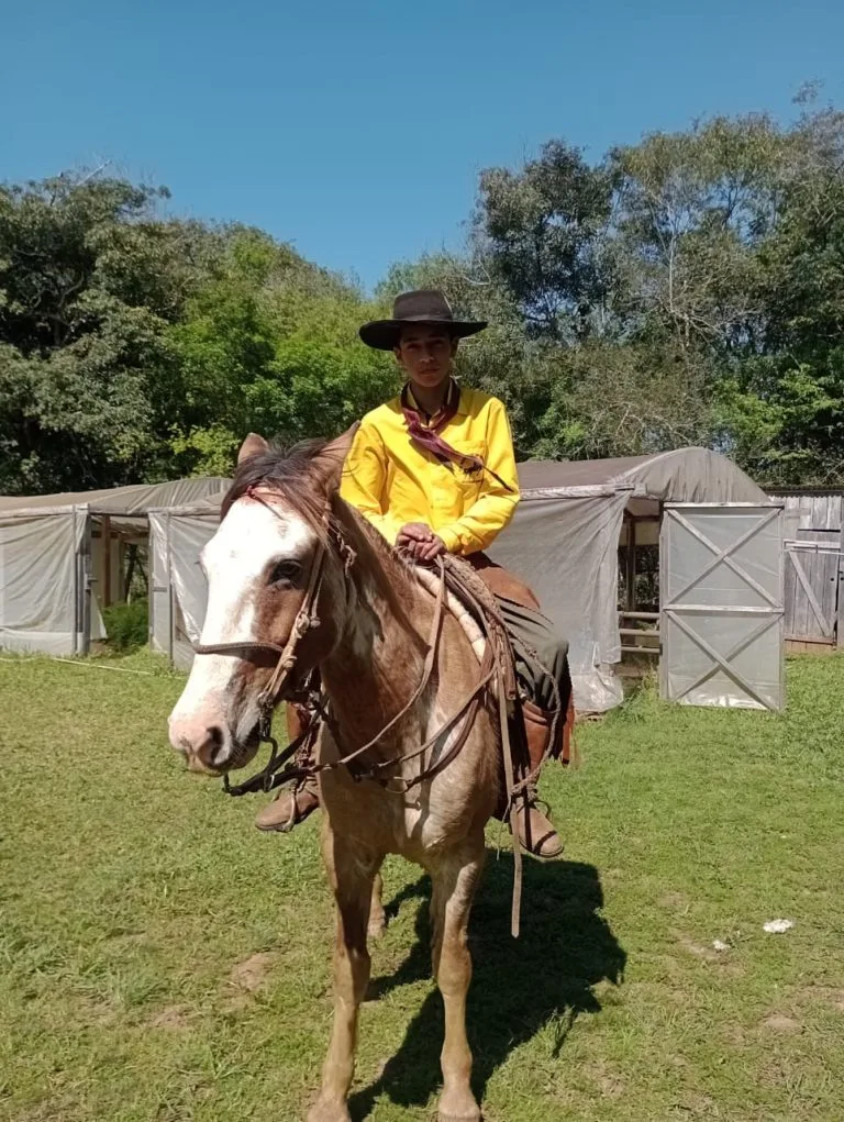 Jovem de Passo do Sobrado representa CTG Gaudérios da Querência e 5ª RT em disputa regional de peões