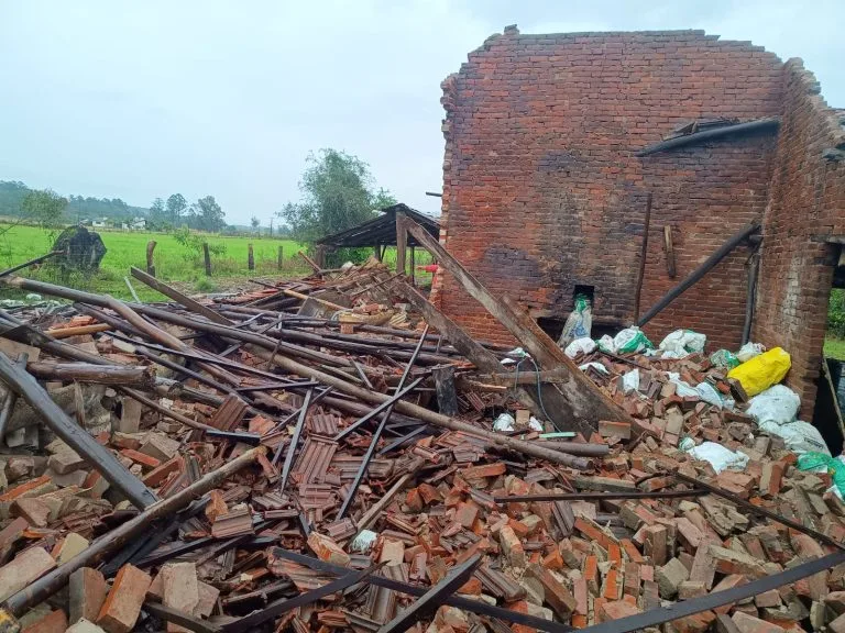 Chuva e vento causam prejuízo a produtor rural em Cerro da Boa Esperança, em Passo do Sobrado