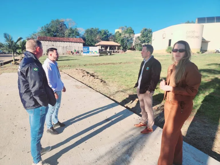 Obra da praça municipal é retomada após rescisão de contrato com empresa anterior
