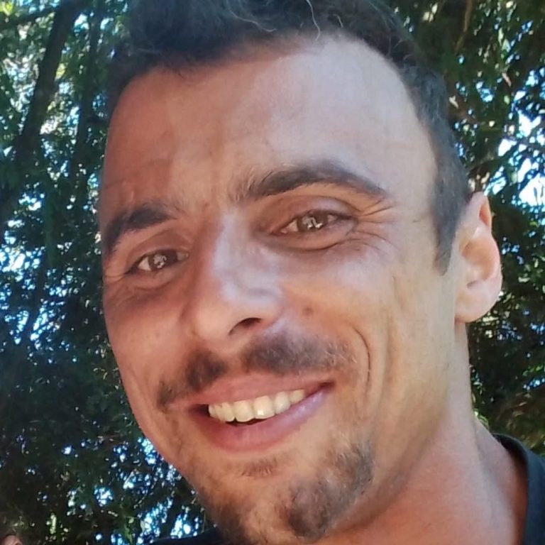 Douglas Ferreira foi morto a golpes de arma branca em Passo do Sobrado