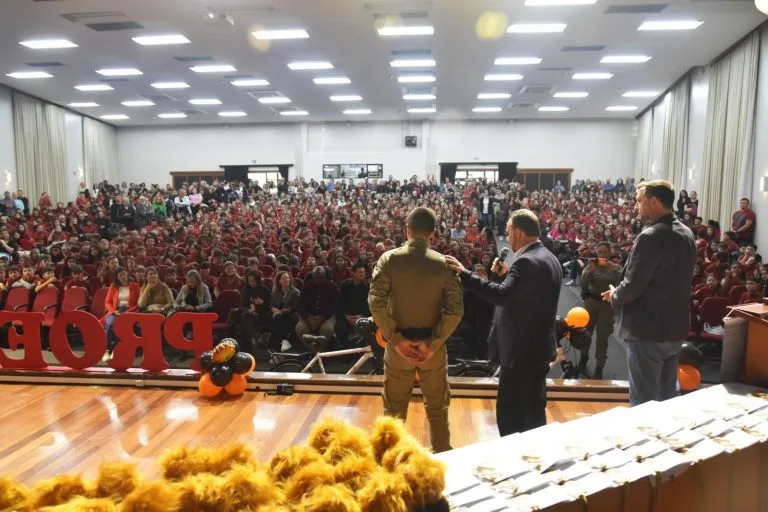Proerd forma 668 alunos em cerimônia lotada na Unisc