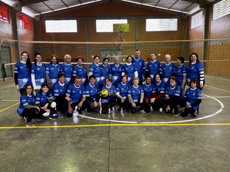 SECRETARIA DE SAÚDE REALIZA A ENTREGA DE  CAMISETAS PARA A EQUIPE DE CÂMBIO