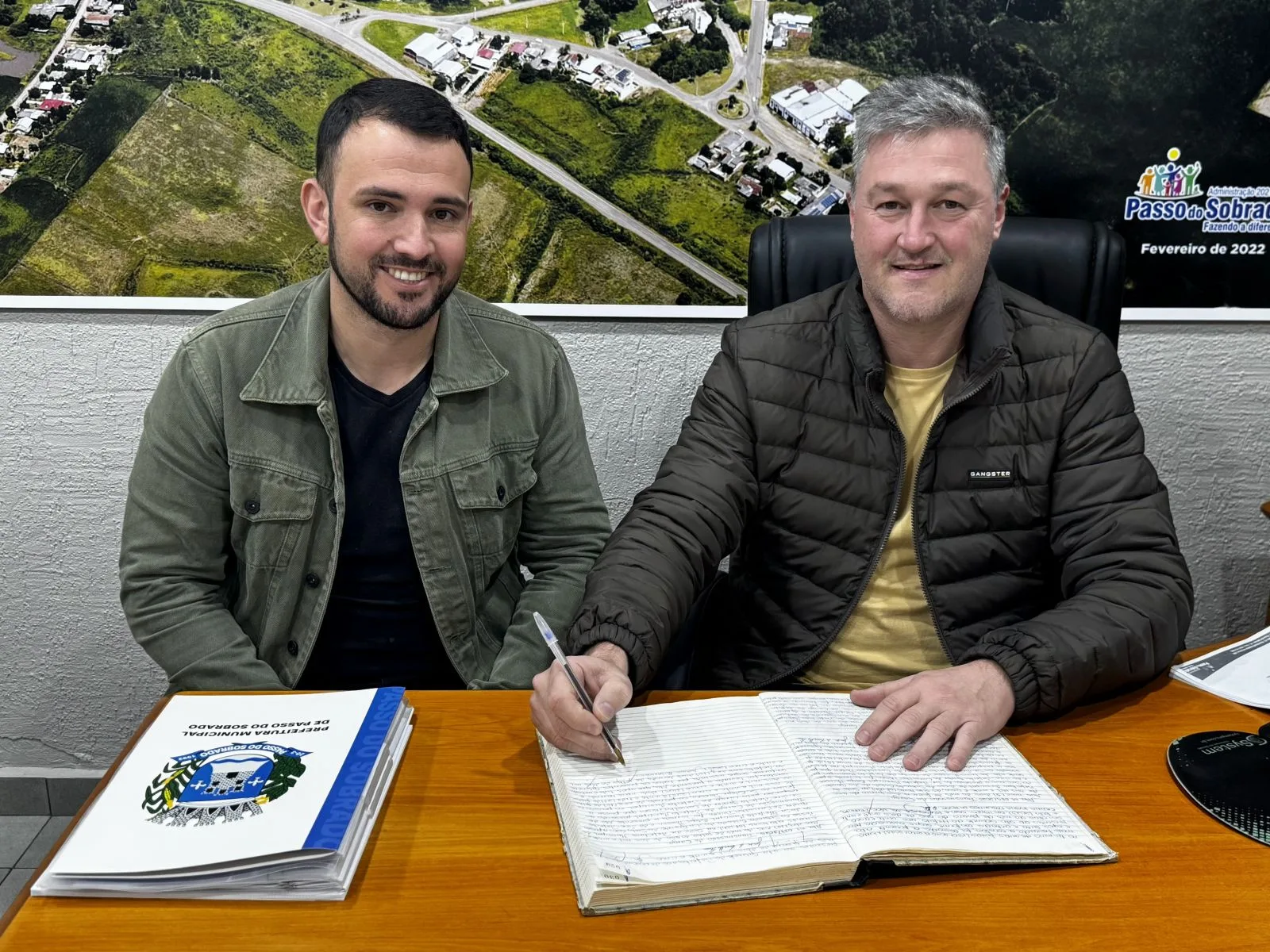 PREFEITO EDGAR THIESEN ENTRA EM PERÍODO DE FÉRIAS E VICE JANDER DE CARVALHO ASSUME INTERINAMENTE A PREFEITURA DE PASSO DO SOBRADO