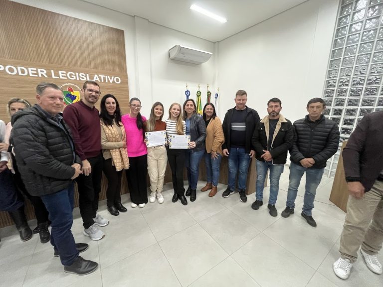 Câmara de Passo do Sobrado entrega Moção de Aplausos a estudantes finalistas do Concurso Oratória nas Escolas