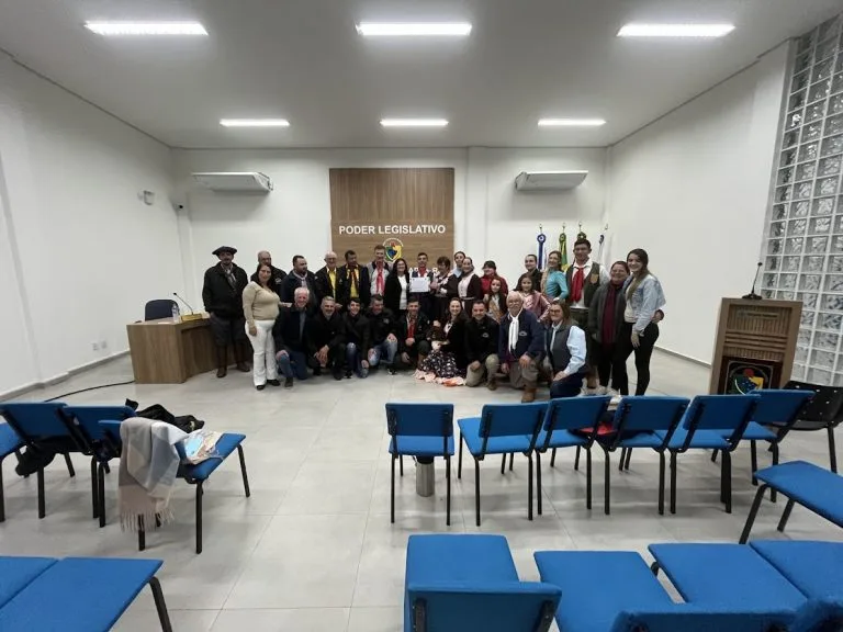 Jovem de Passo do Sobrado é homenageado na Câmara por destaque no tradicionalismo gaúcho