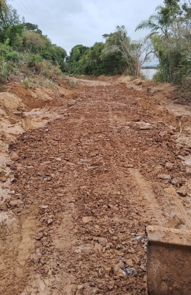 Prefeitura recupera acesso ao
Balneário Monte Alegre após nova enchente 1 Prefeitura recupera acesso ao
Balneário Monte Alegre após nova enchente